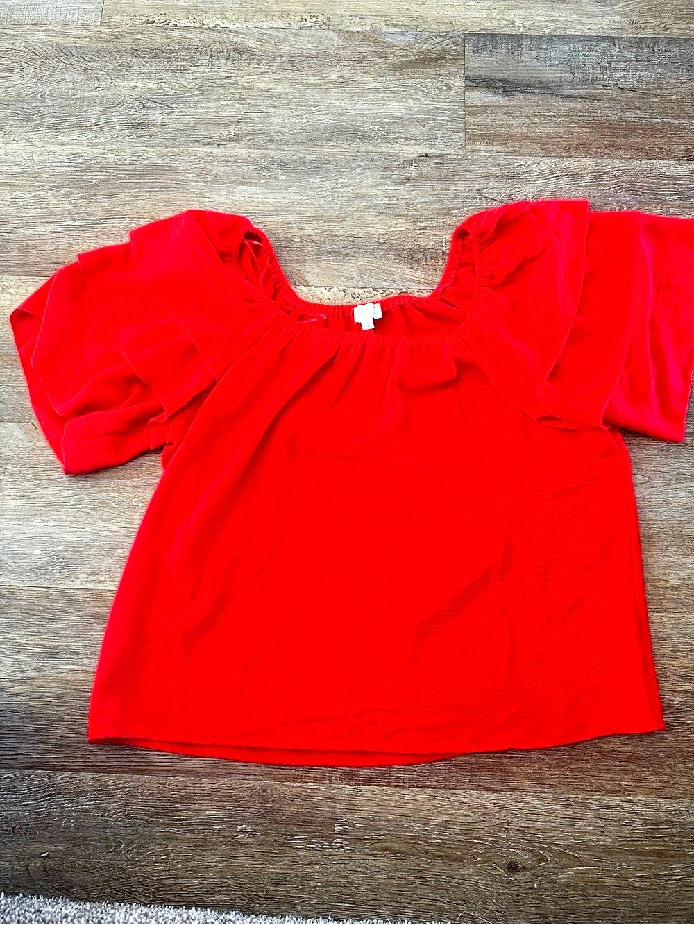 Chenaus Puff Sleeve Blouse in Red Size Medium Like New